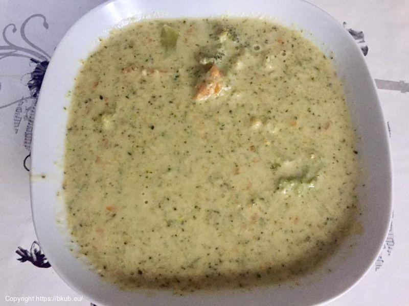 BROKKOLI-KÄSE-SAHNE-SUPPE